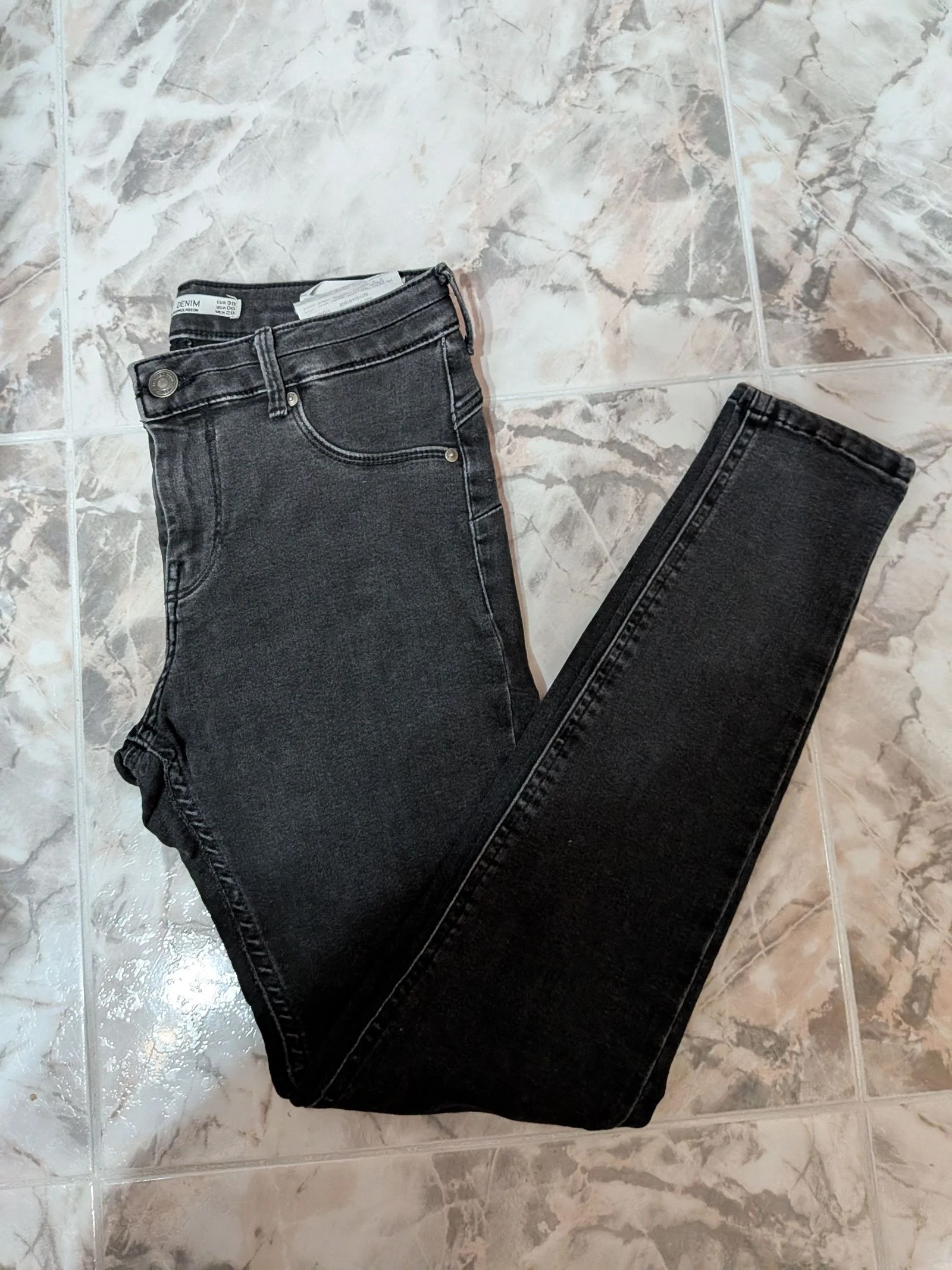 Pantalón negro pitillo 